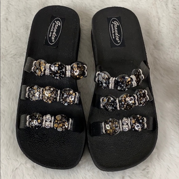 Grandco Woman’s Sandals - Selling As Pair - Size 6 - Picture 2 of 12